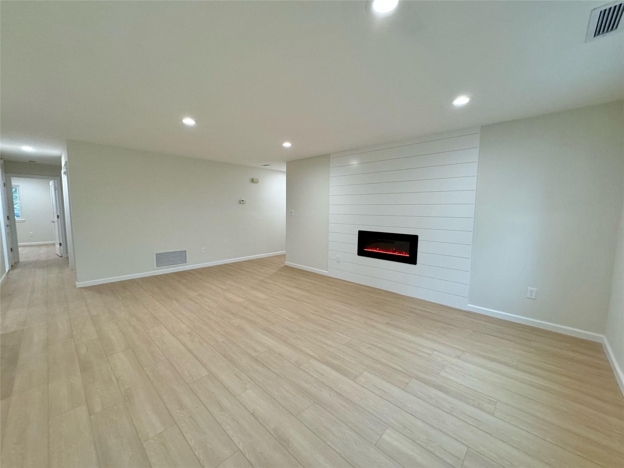 19 Erin Lane, East Setauket, New York image 11