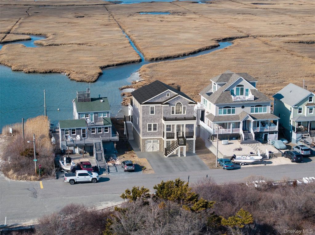 Photo of 2 Cottage Walk, Gilgo Beach, NY 11702 (MLS # 956250)