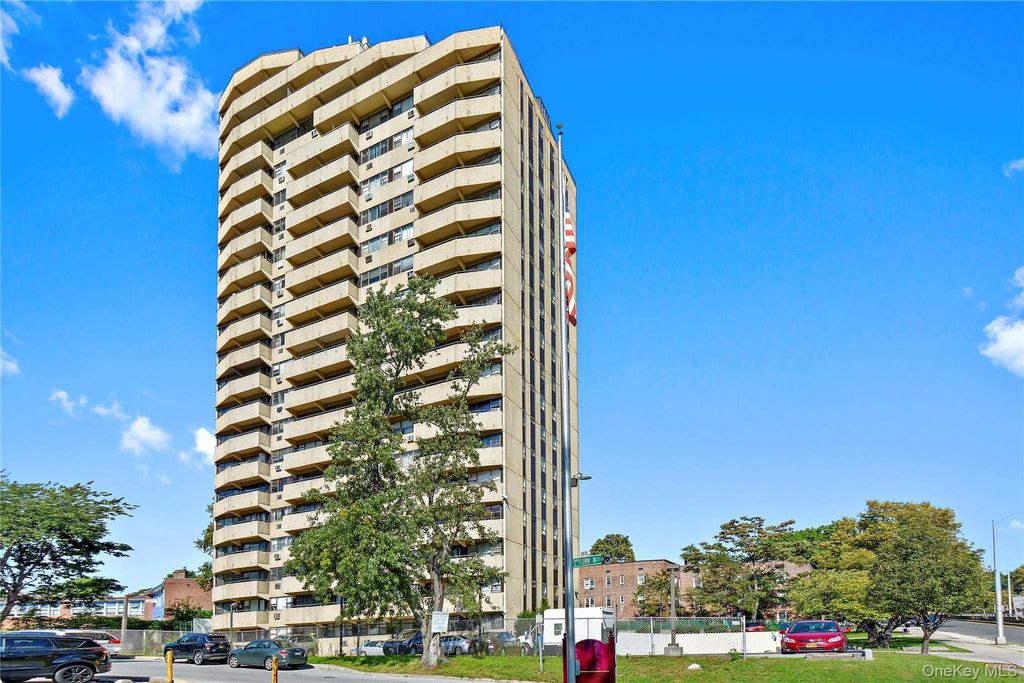 Photo of 1523 Central Park ave Ave #3E, Yonkers, NY 10710 (MLS # 945514)