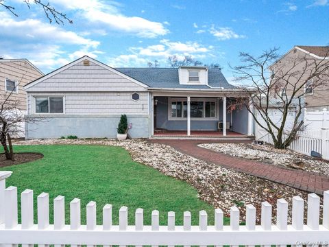 626 Pearl Street Oceanside NY 11572