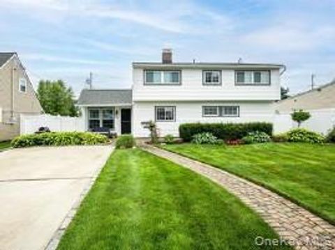 86 Shepherd Lane Levittown NY 11756