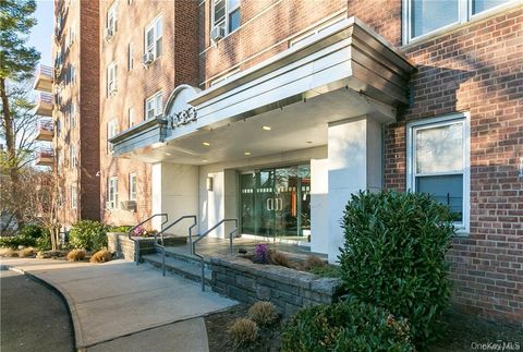 Condo For Sale - 1133 Midland Avenue #1C<br/> Bronxville, NY 10708