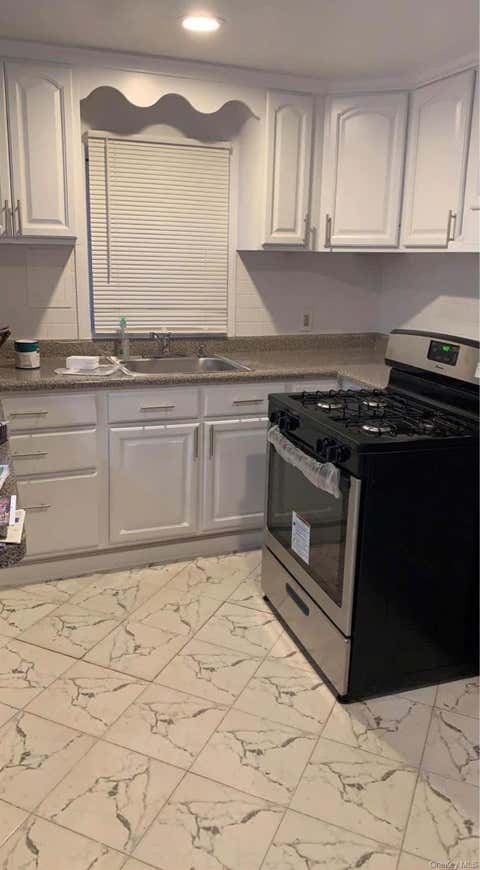 Homes For Sale - 79 Halley Street<br/> Yonkers, NY 10704