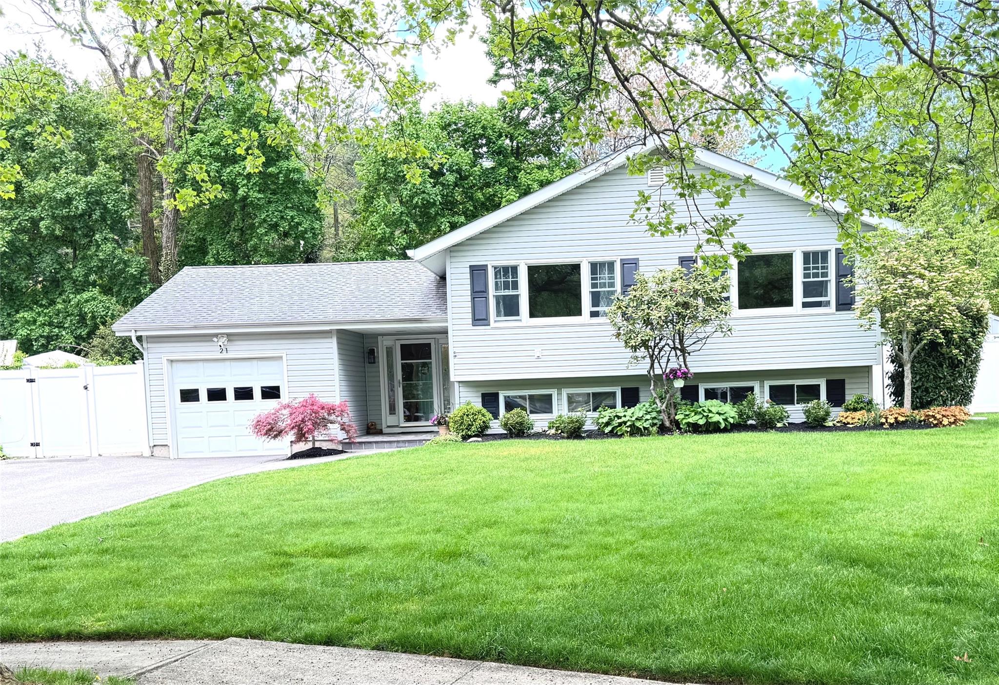 21 Salisbury Drive, East Northport, New York image 2