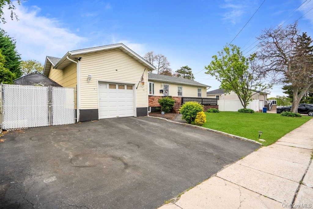 Photo of 10 Francisco Avenue, Central Islip, NY 11722 (MLS # 1000745)