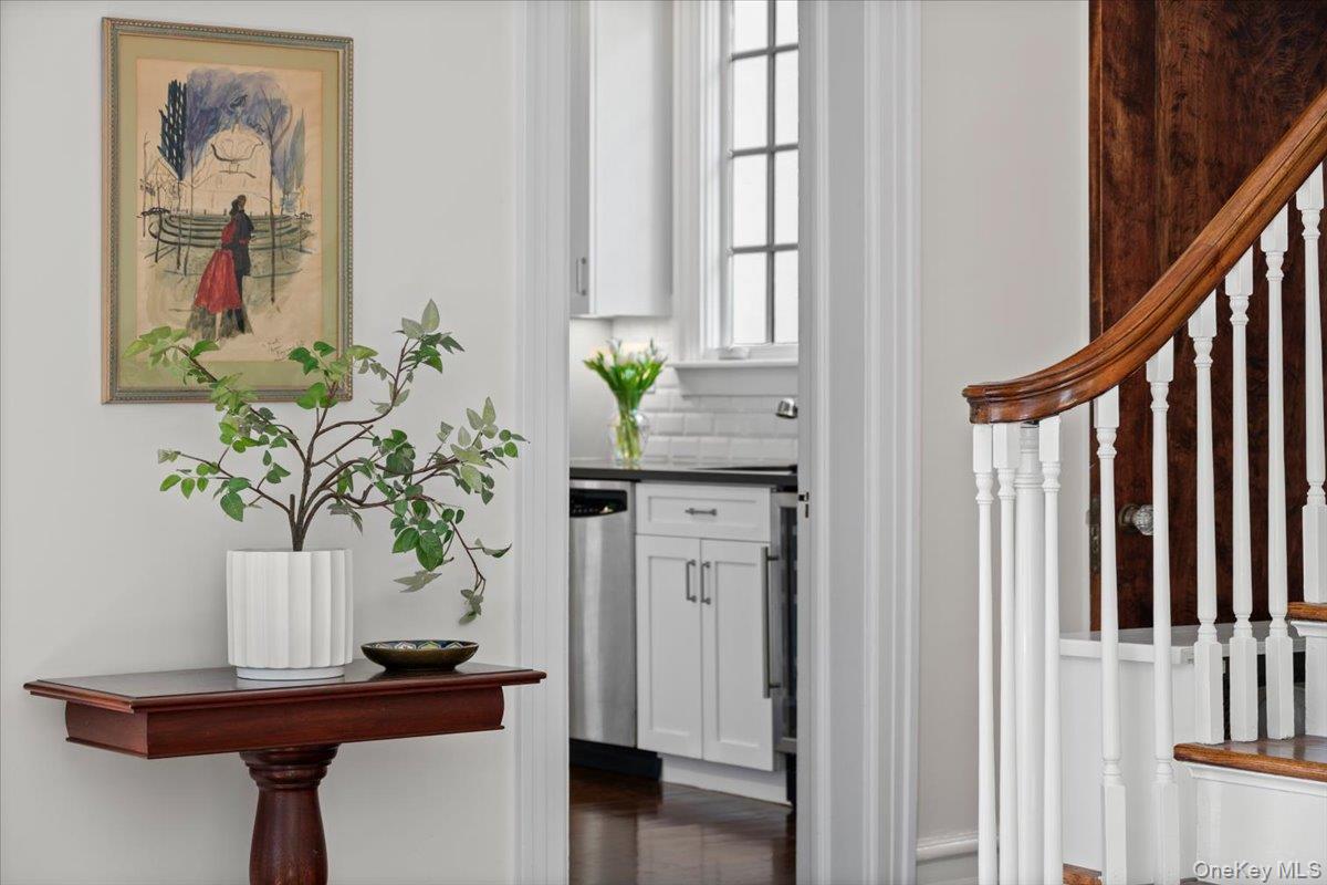 560 Pelhamdale Avenue