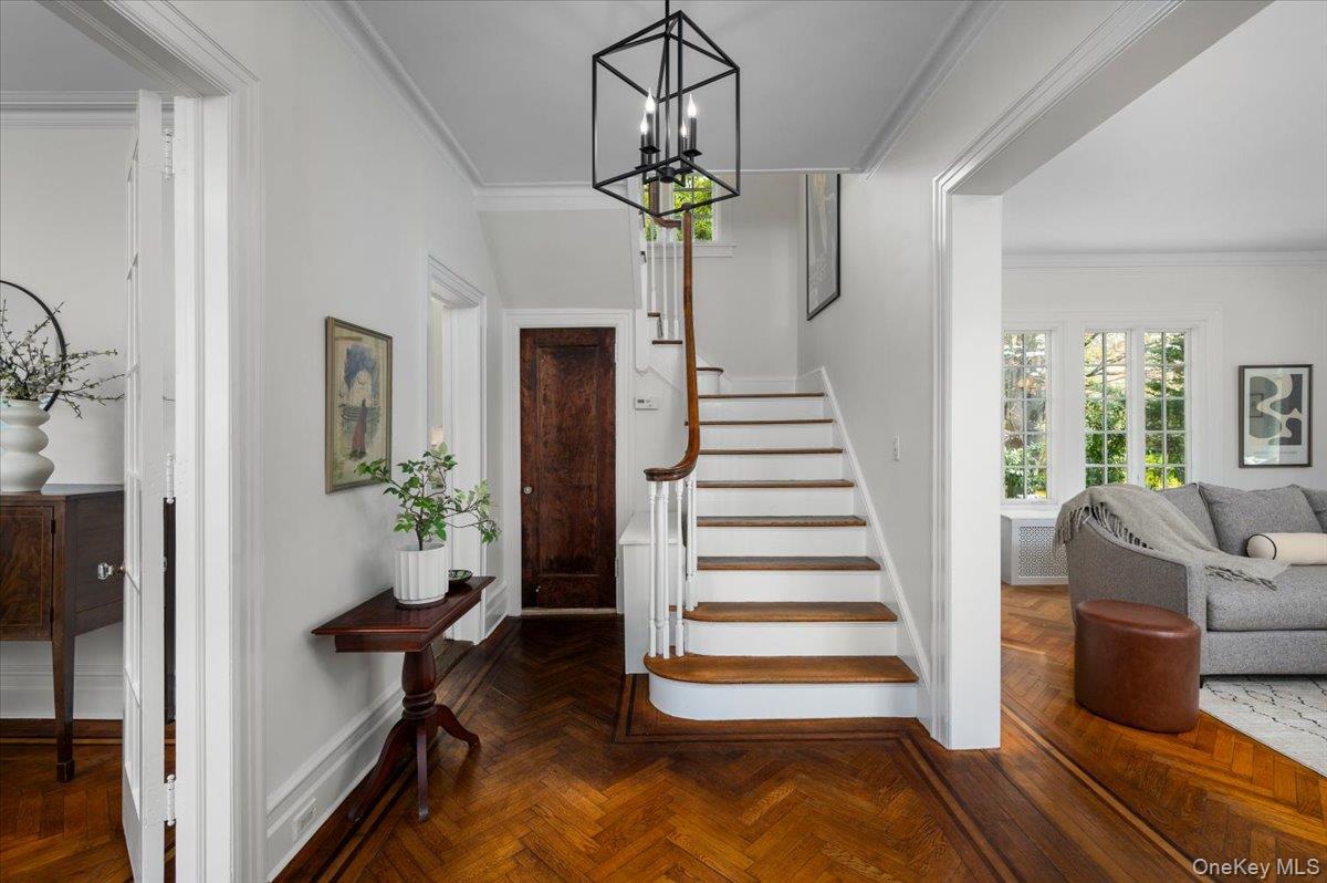 560 Pelhamdale Avenue