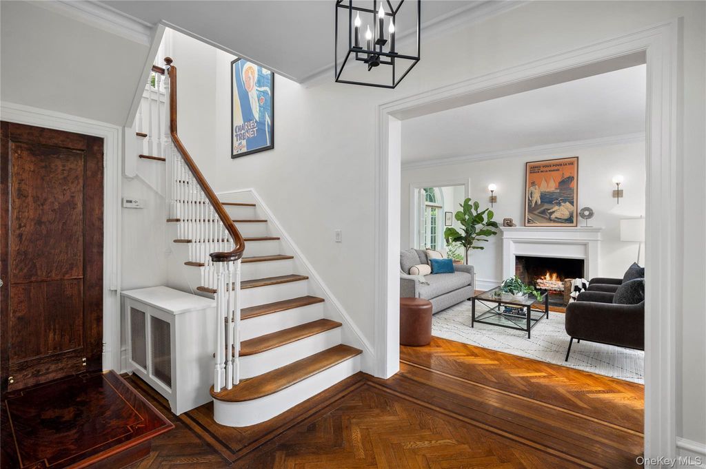 Photo of 560 Pelhamdale Avenue, Pelham, NY 10803 (MLS # 987507)