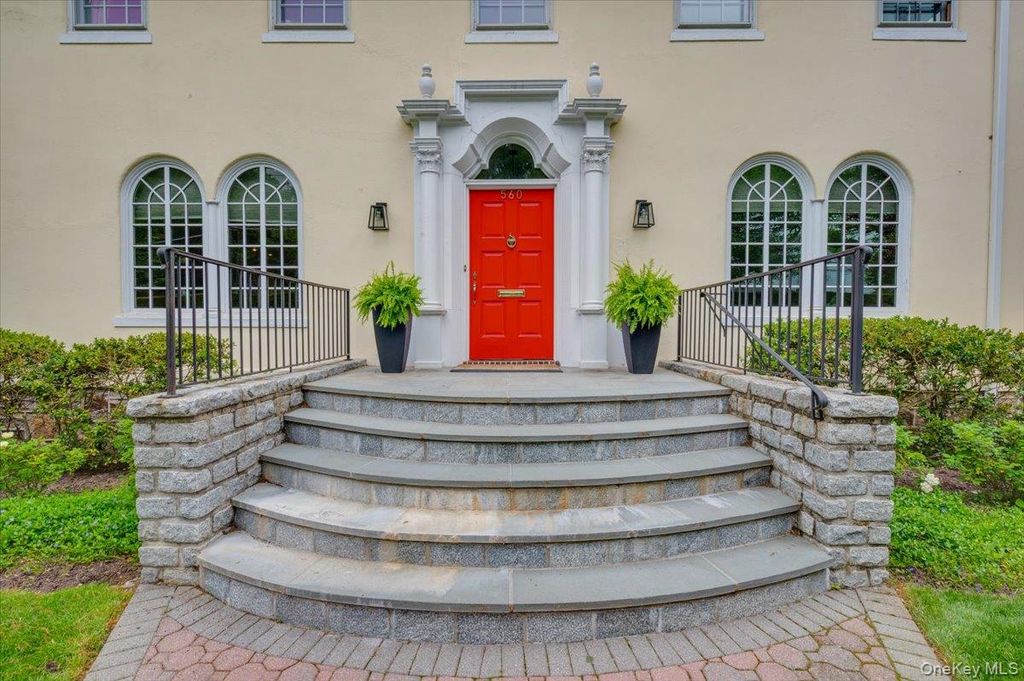 Photo of 560 Pelhamdale Avenue, Pelham, NY 10803 (MLS # 987507)