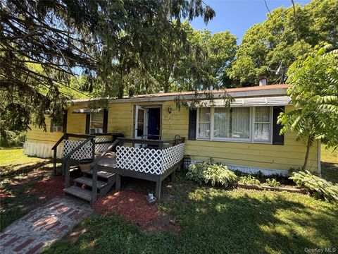 Mobile Home For Sale - 514 Mark Twain Drive<br/> Walden, NY 12586