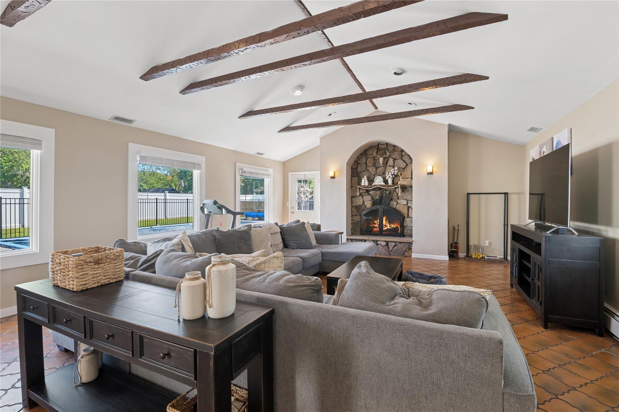 979 Manor Lane, Bay Shore, New York image 5