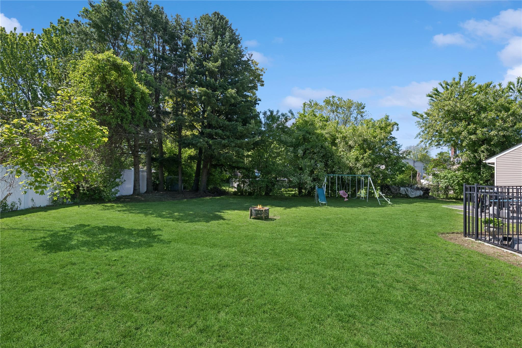 979 Manor Lane, Bay Shore, New York image 20