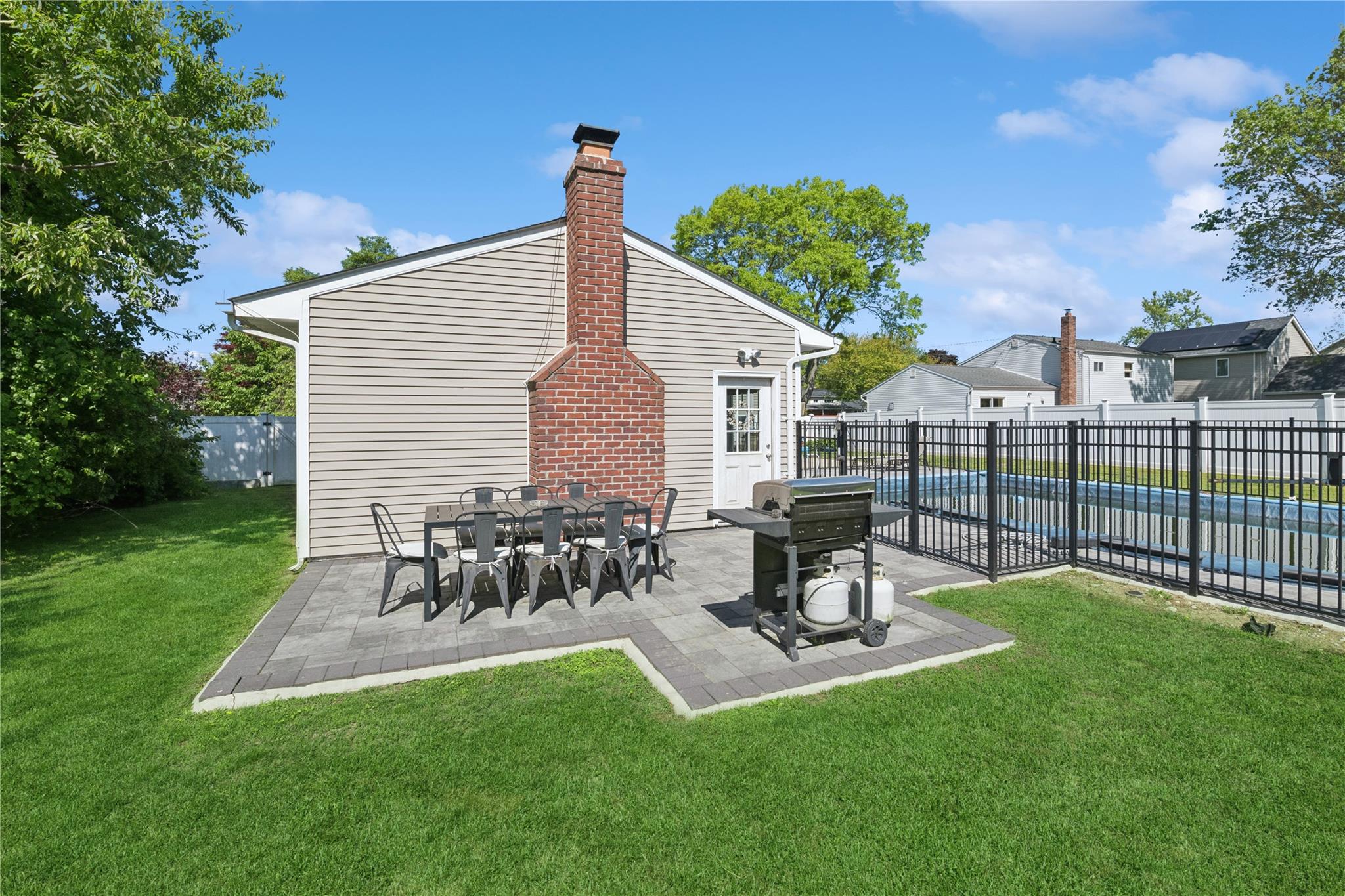 979 Manor Lane, Bay Shore, New York image 23