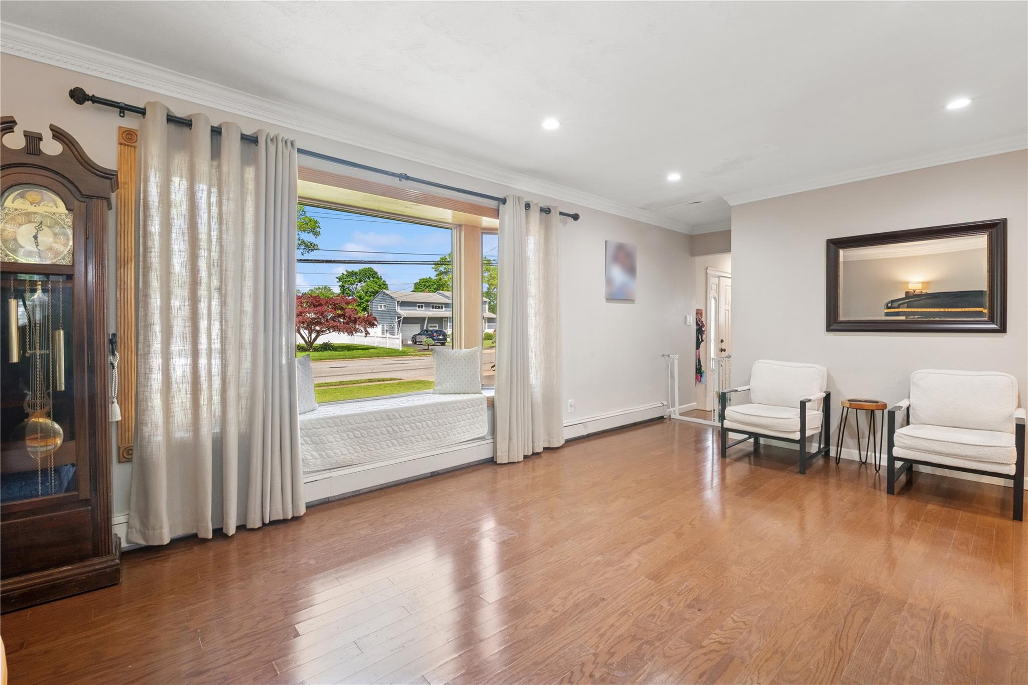 979 Manor Lane, Bay Shore, New York image 7