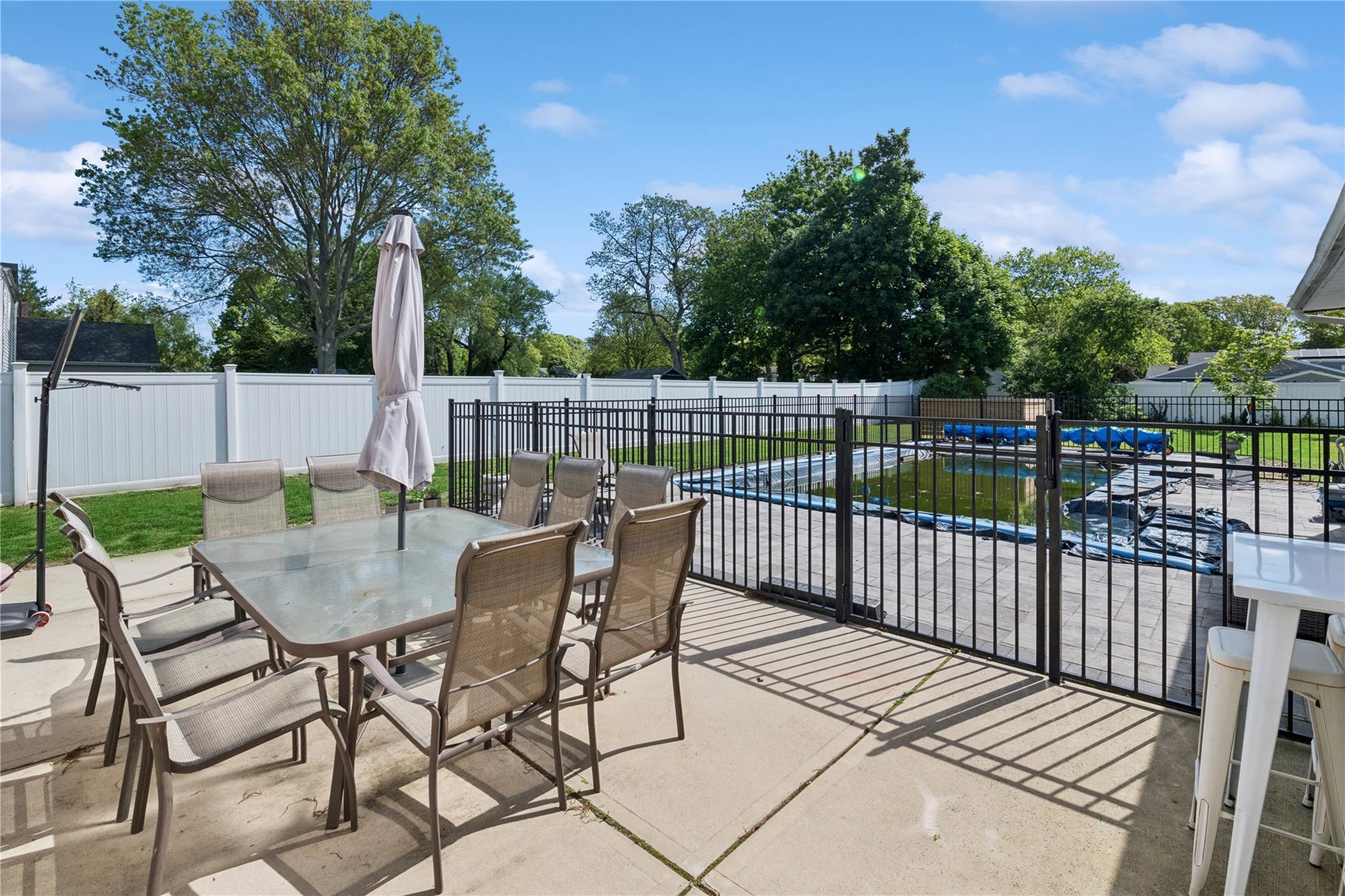 979 Manor Lane, Bay Shore, New York image 25