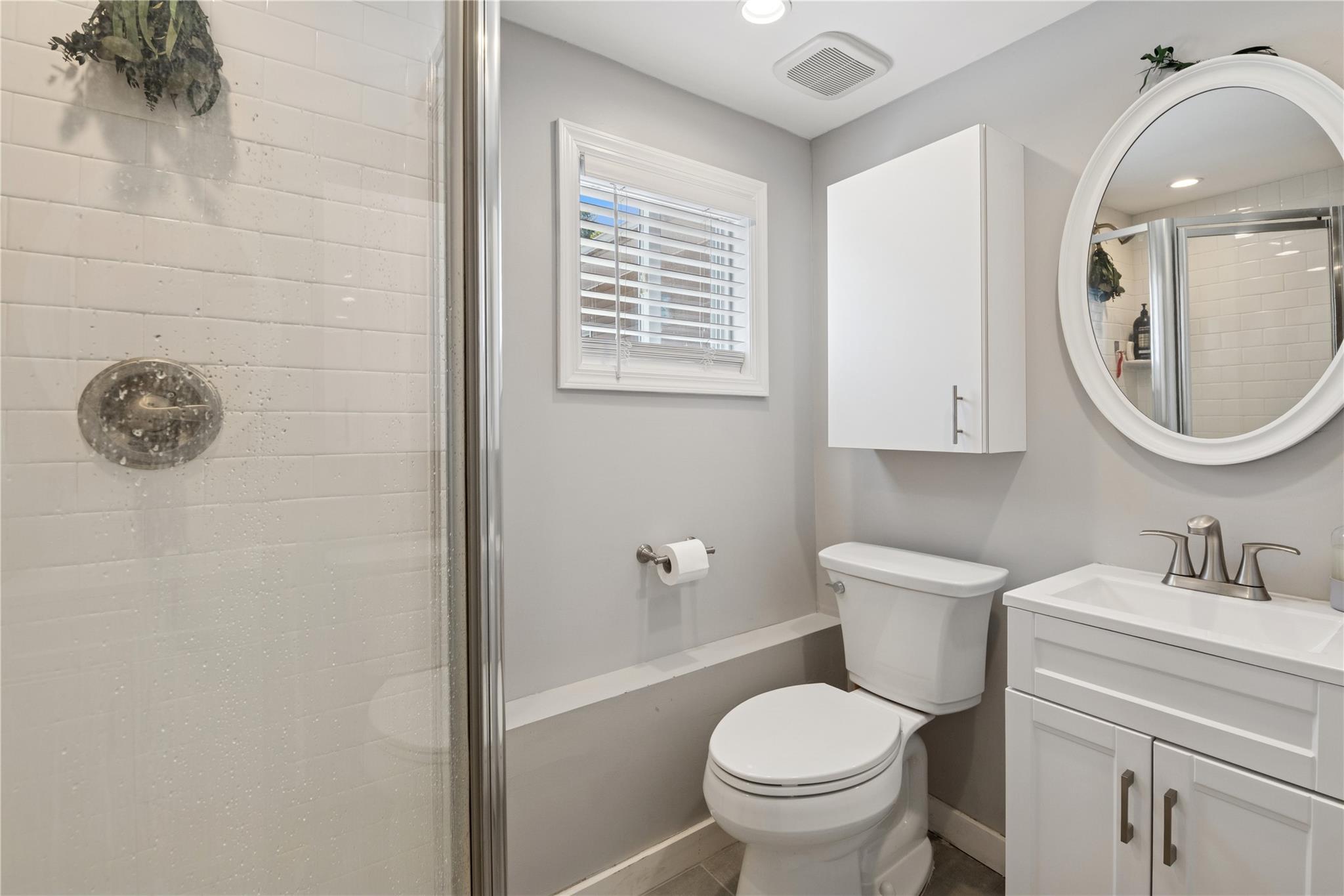 979 Manor Lane, Bay Shore, New York image 14