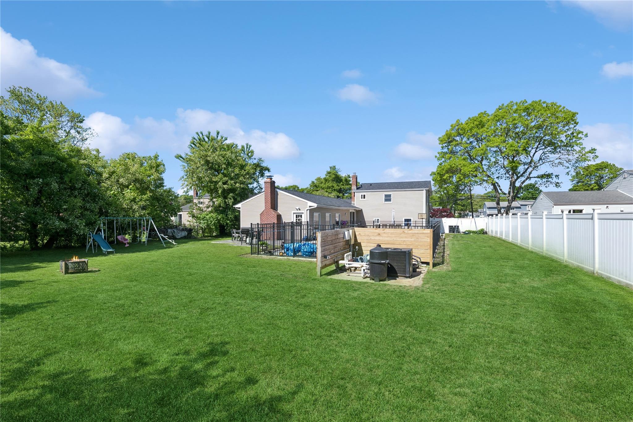 979 Manor Lane, Bay Shore, New York image 19