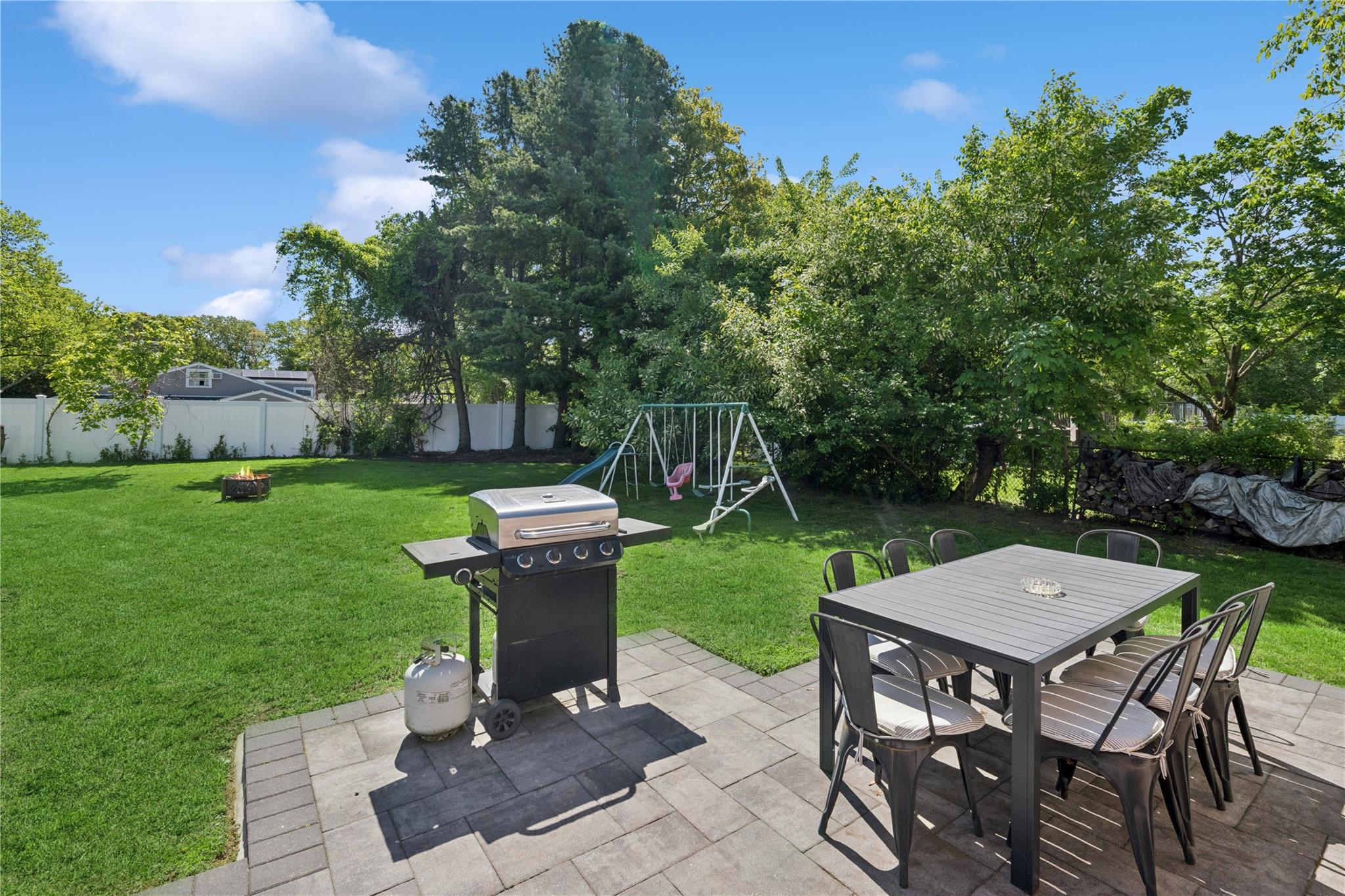 979 Manor Lane, Bay Shore, New York image 24