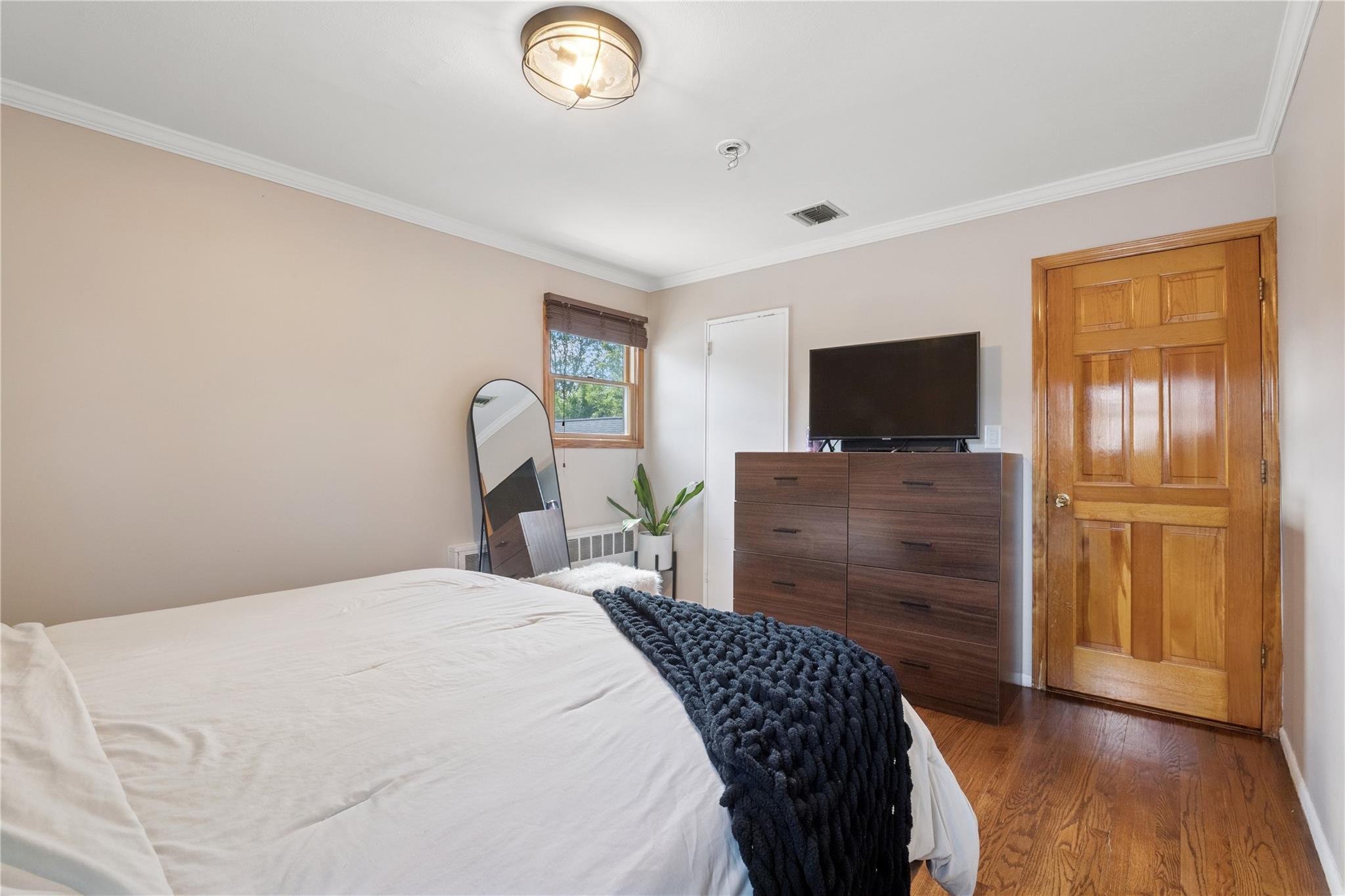 979 Manor Lane, Bay Shore, New York image 11