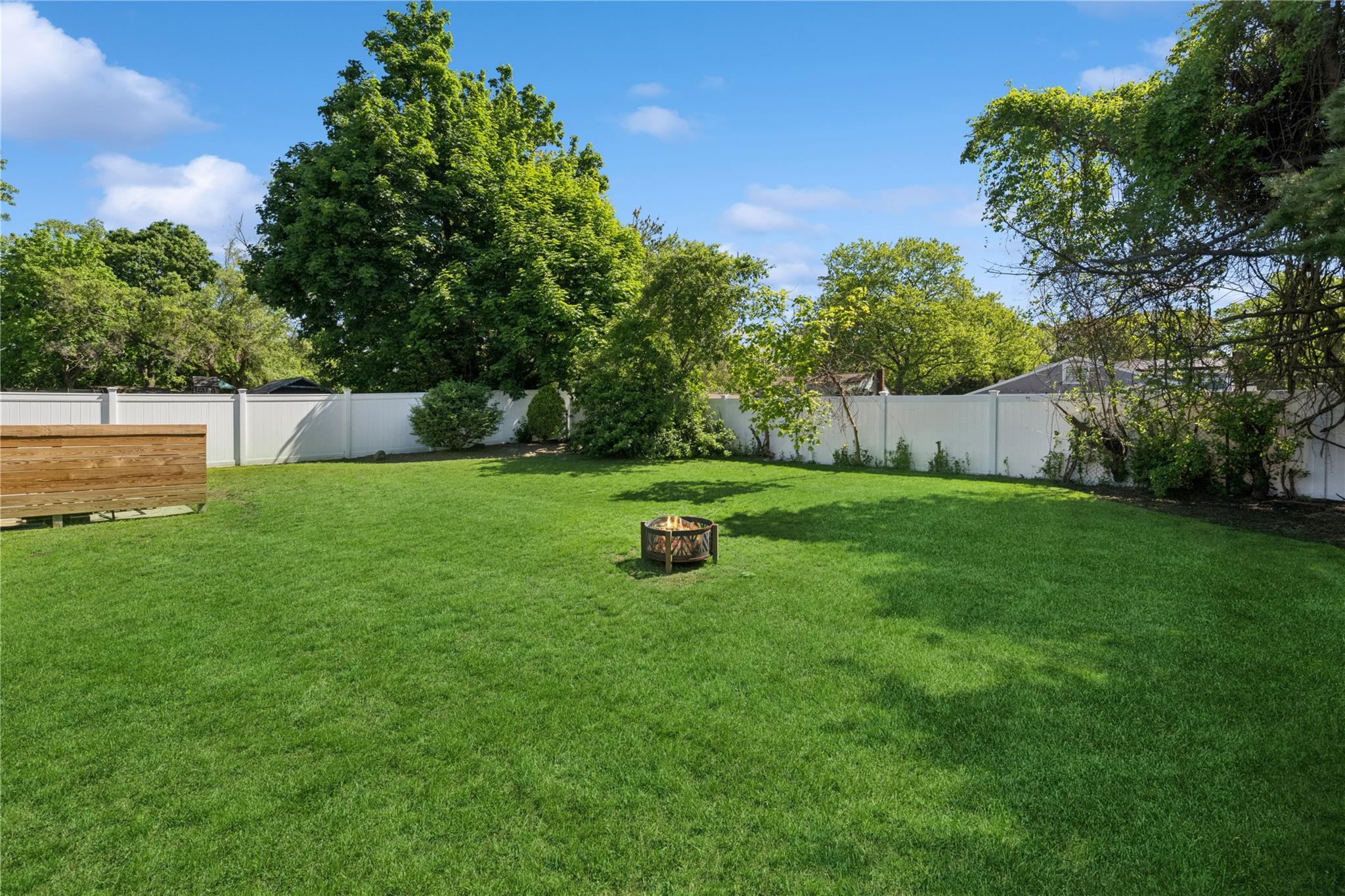 979 Manor Lane, Bay Shore, New York image 21