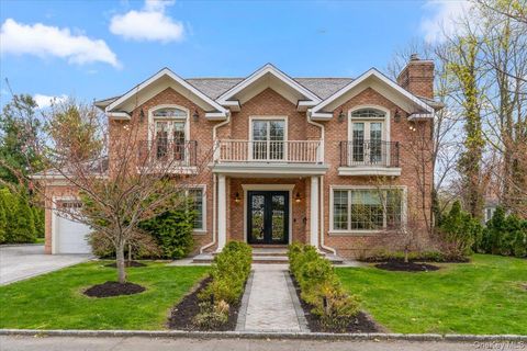 Photo of 1 Devonshire Lane, Great Neck, NY 11023 (MLS # 984385)