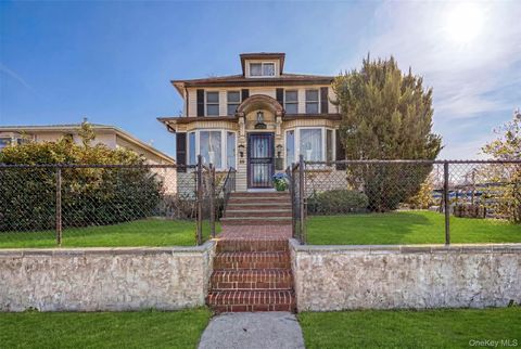 Photo of 50 New Hyde Park Road, New Hyde Park, NY 11040 (MLS # 981058)