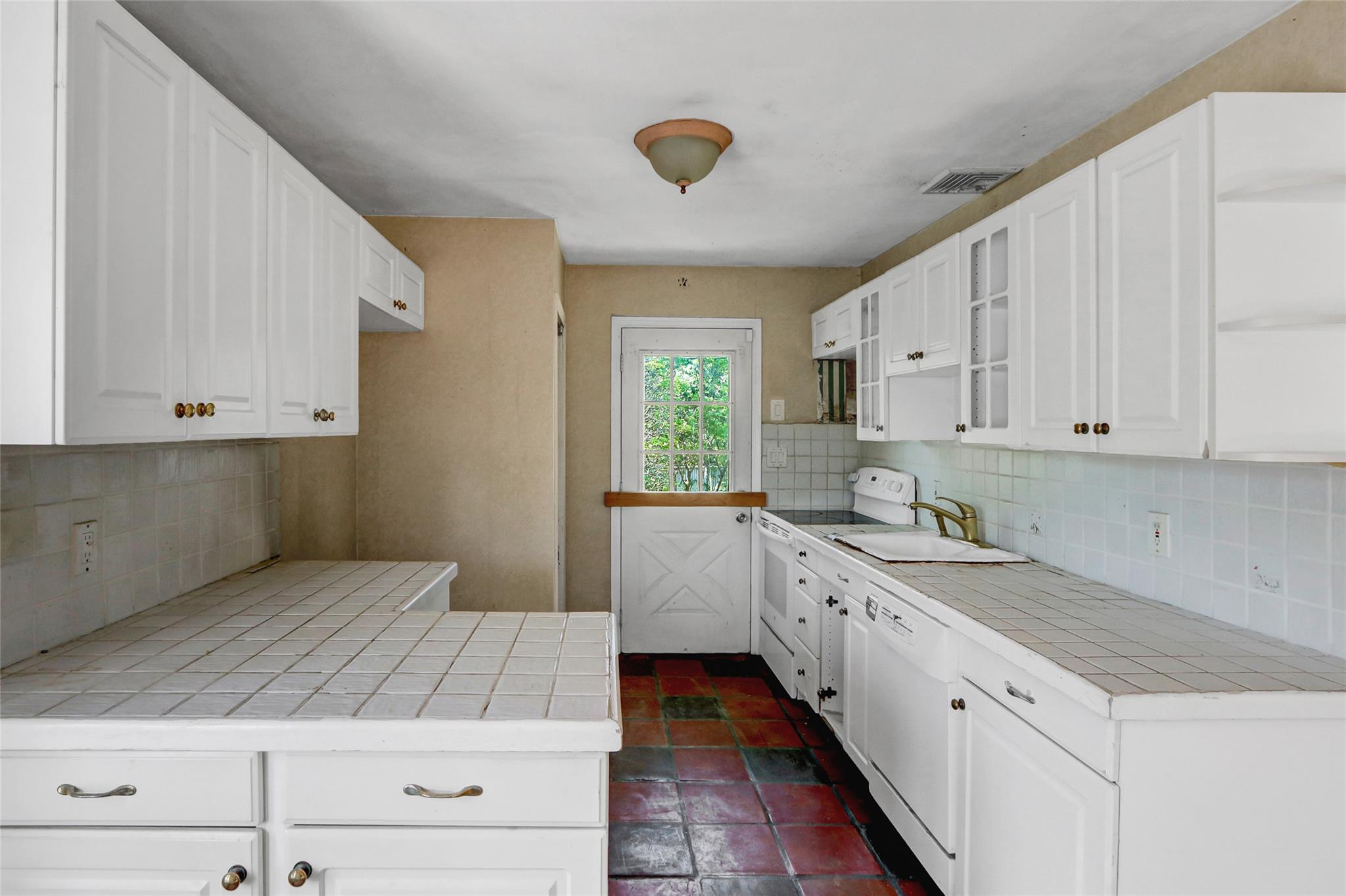187 Audwin Drive, Islip Terrace, New York image 7