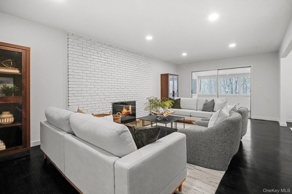 Photo of 29 Meadow Lane, Chappaqua, NY 10514 (MLS # 945176)