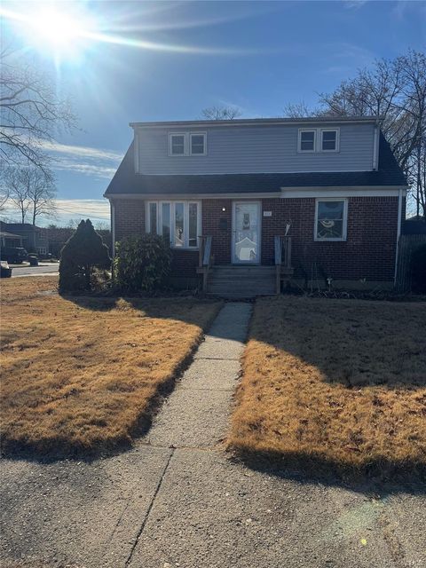 526 Albert Street East Meadow NY 11554