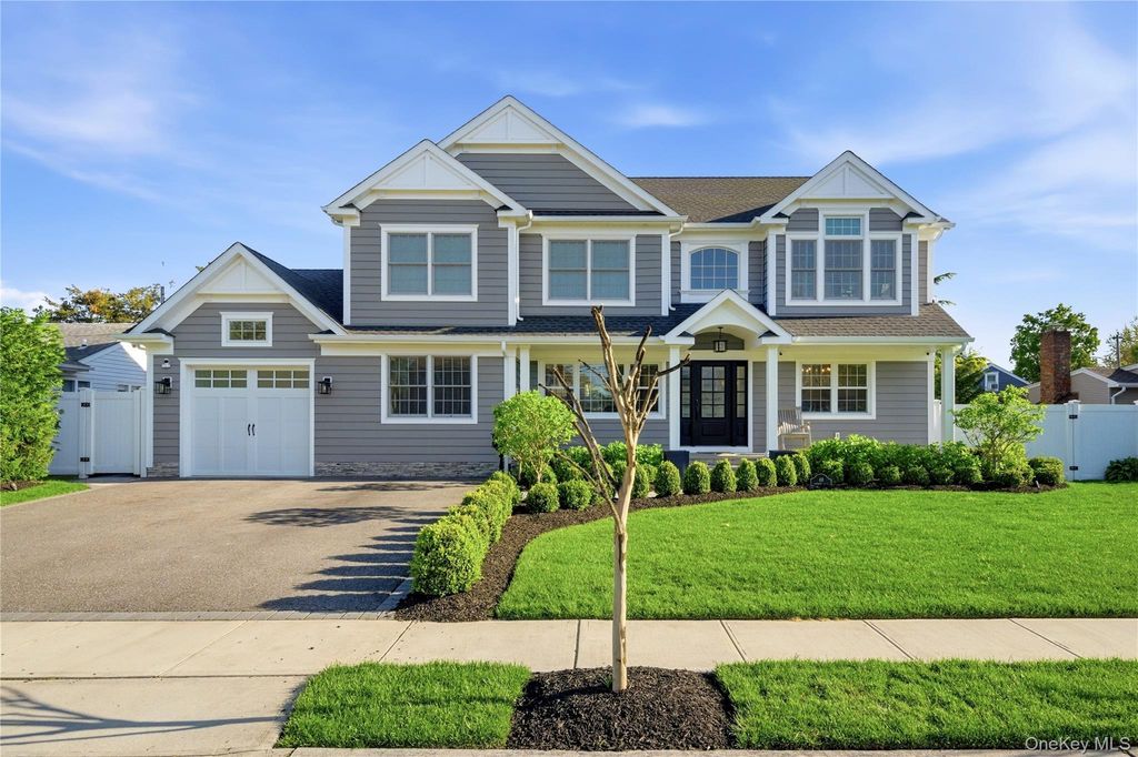 Photo of 48 Iroquois Street E, Massapequa, NY 11758 (MLS # 997408)