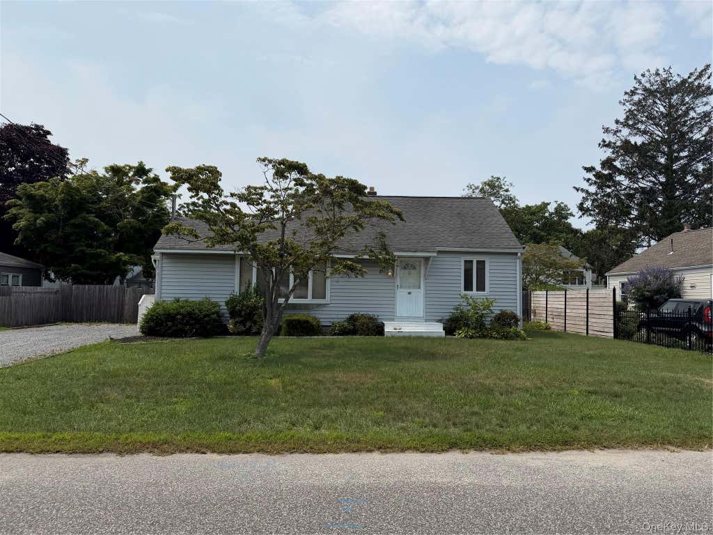 Photo of 30 Bayview Avenue, Bayport, NY 11705 (MLS # 1031965)