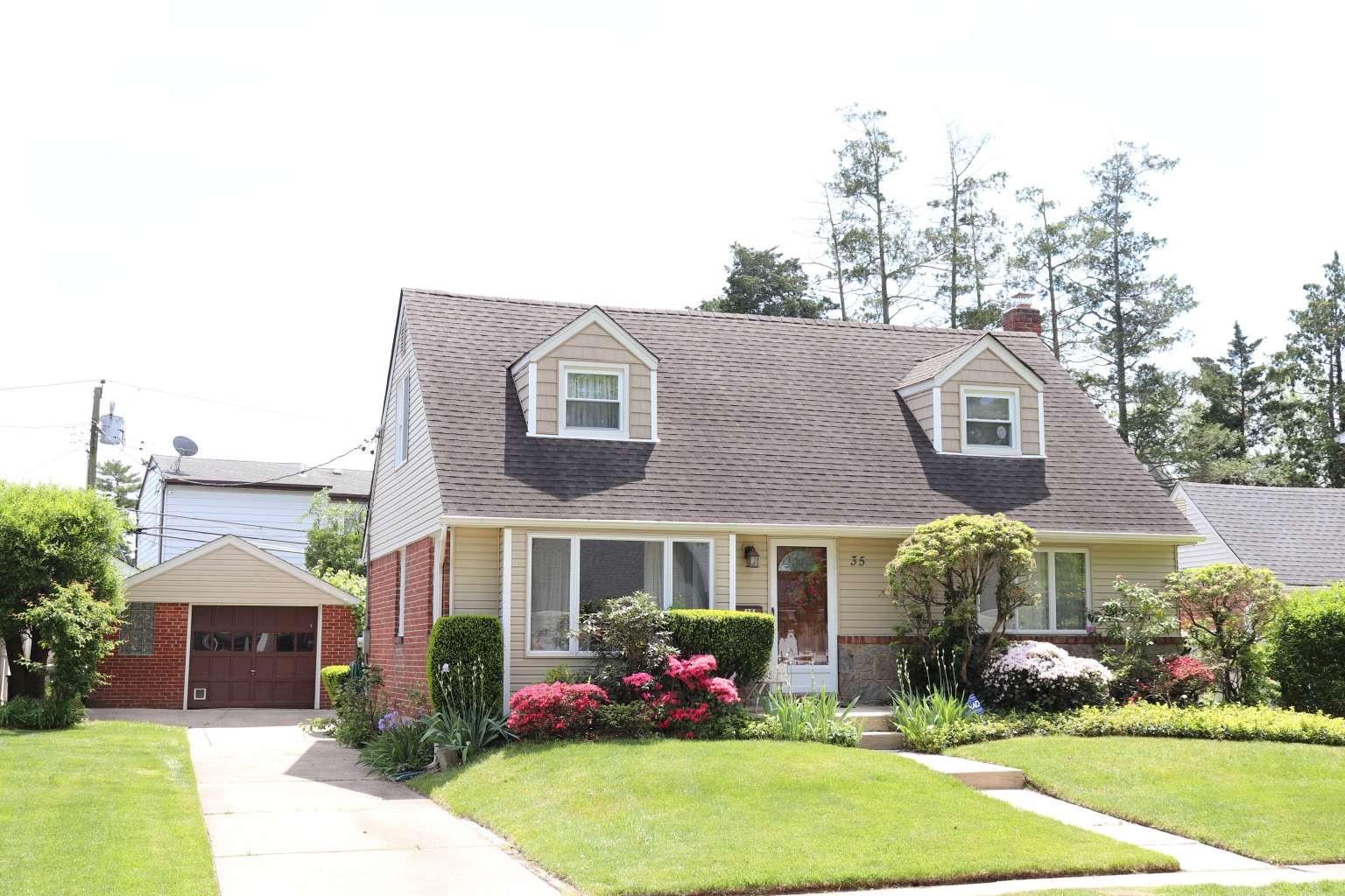 35 Morris Drive, New Hyde Park, New York image 1