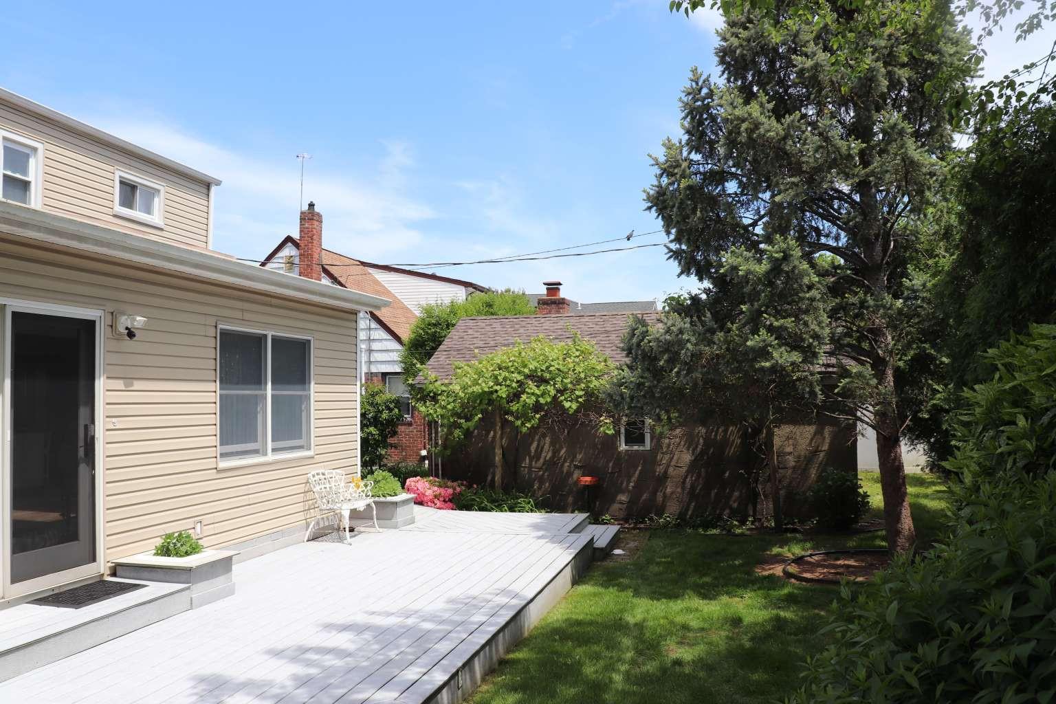 35 Morris Drive, New Hyde Park, New York image 3