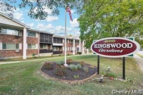 Condo For Sale - 810 Blooming Grove Turnpike #7<br/> New Windsor, NY 12553