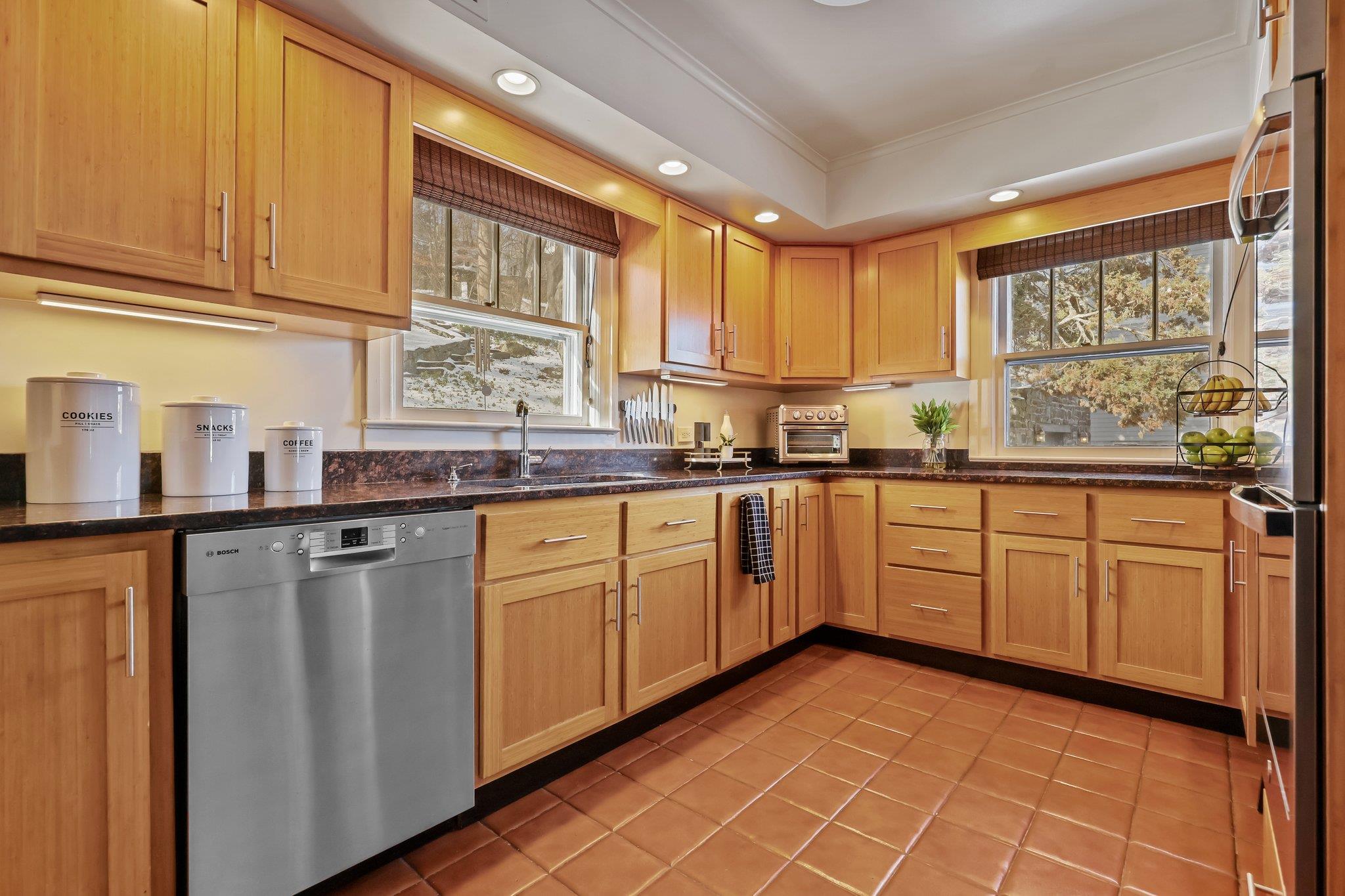 34 E Sarles Lane, Pleasantville, New York image 10