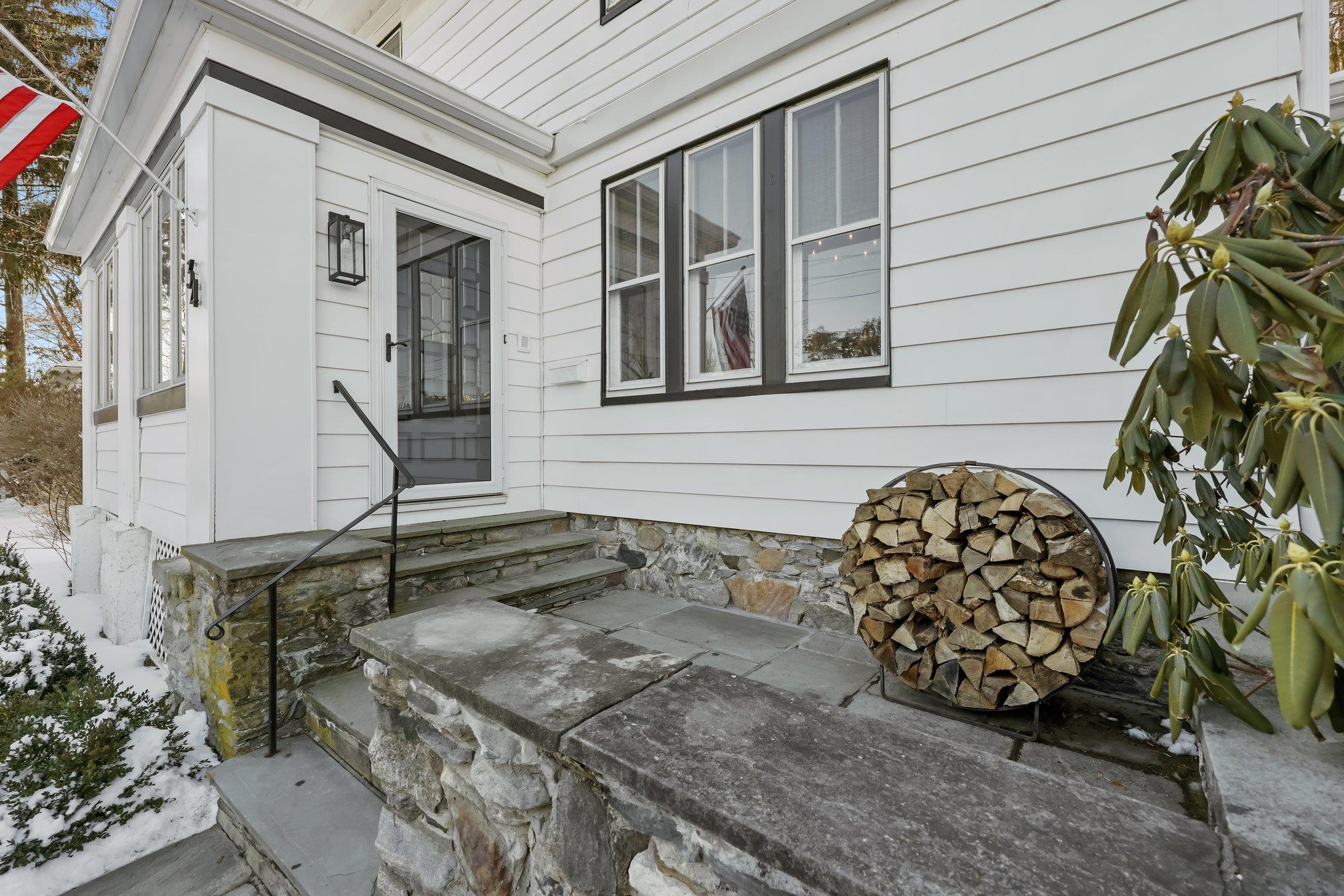 34 E Sarles Lane, Pleasantville, New York image 3