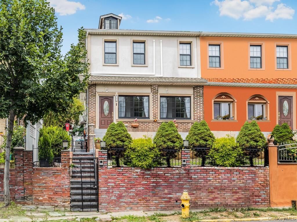 Photo of 199 W 179th Street, Bronx, NY 10453 (MLS # 951652)