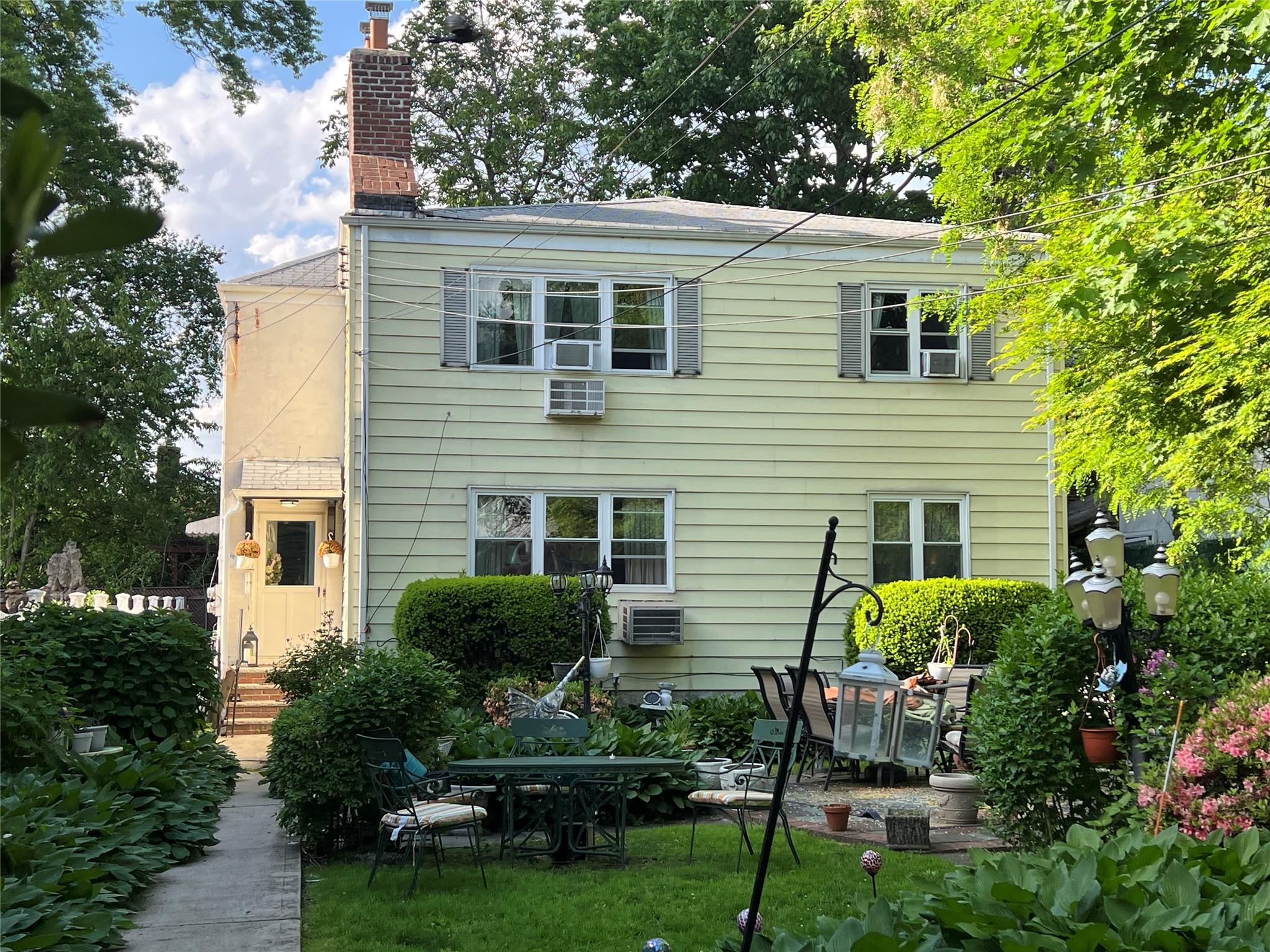 42nd Road, Flushing, Queens, NY - 5 Bedrooms  
3 Bathrooms - 