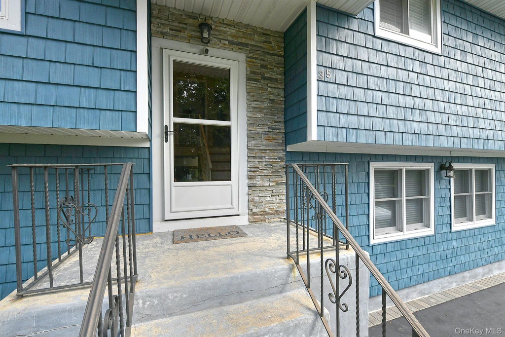 Photo of 35 Jensen Road, Bay Shore, NY 11706 (MLS # 1047846)