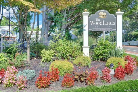 Photo of 81 Finch Ln #2B, Islip, NY 11751 (MLS # 918340)