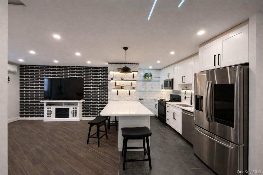 Photo of 7252 Metropolitan Avenue #2C, Middle Village, NY 11379 (MLS # 969971)