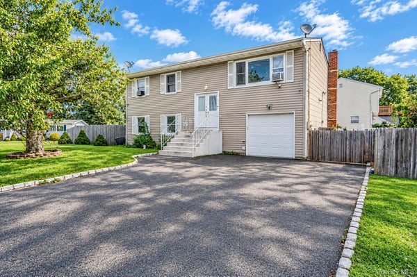 83 PINE TREE DR, SHIRLEY, NY 11967 - Image 72e9f098ddbcb00c8d71e044602d1780/152237521