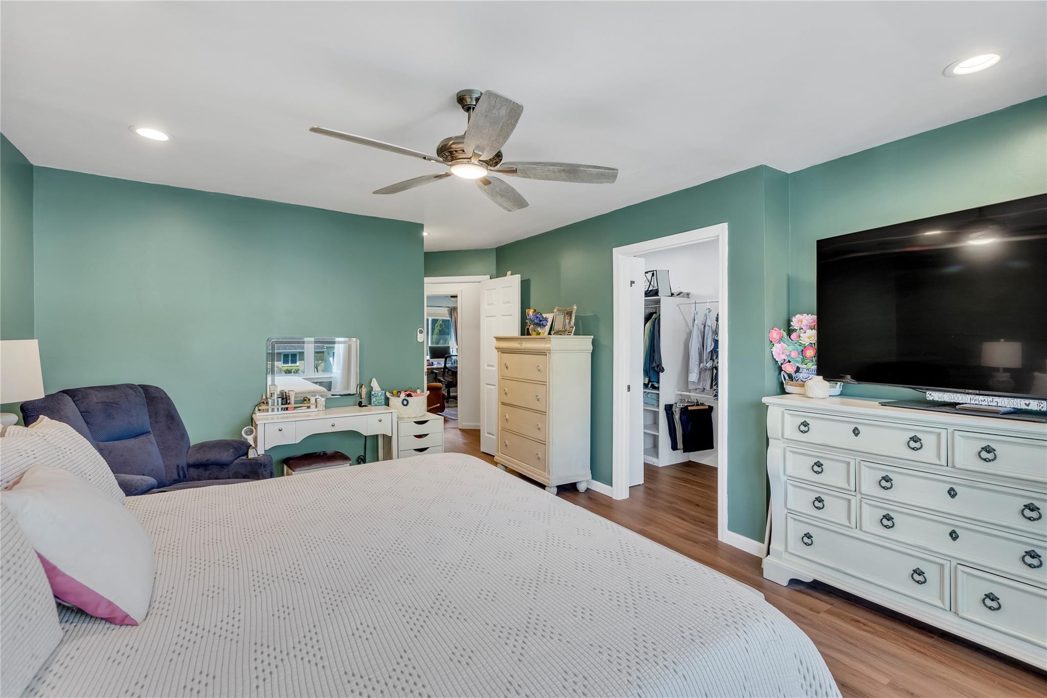 49 Crescent Circle #49, Holbrook, New York image 13