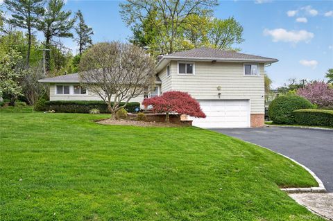 Photo of 2 Vanad Drive, East Hills, NY 11576 (MLS # 989375)
