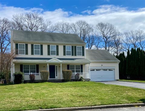 108 Maple Wood Lane Riverhead NY 11901