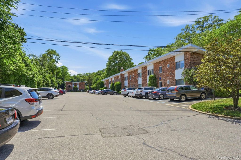 Photo of 200 Lexington Avenue #8B, Oyster Bay, NY 11771 (MLS # 1013323)