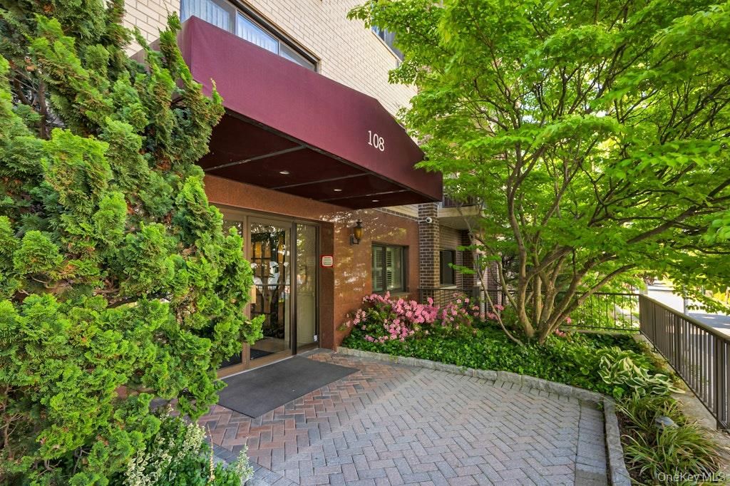 Photo of 108 Sagamore Road #5E, Bronxville, NY 10708 (MLS # 000069)