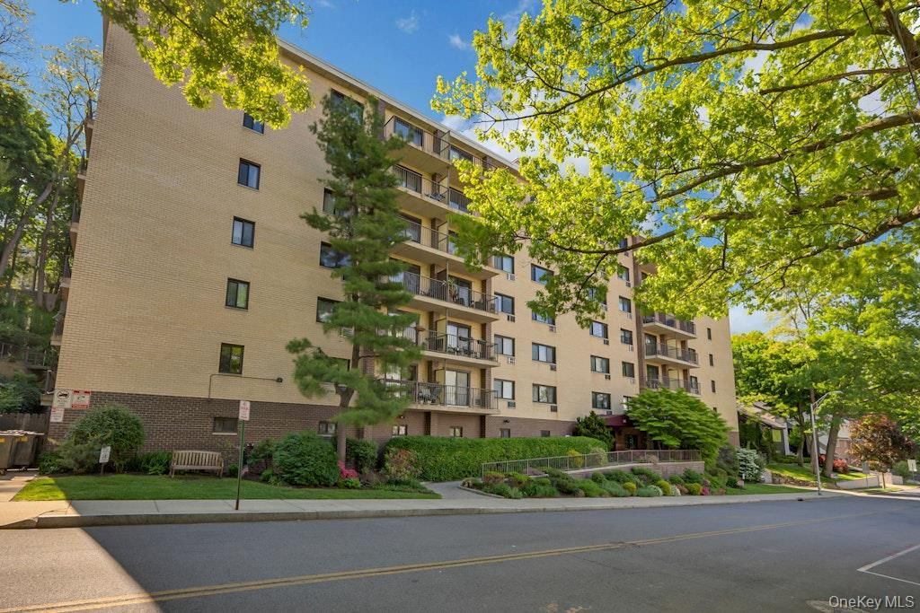 Photo of 108 Sagamore Road #5E, Bronxville, NY 10708 (MLS # 000069)