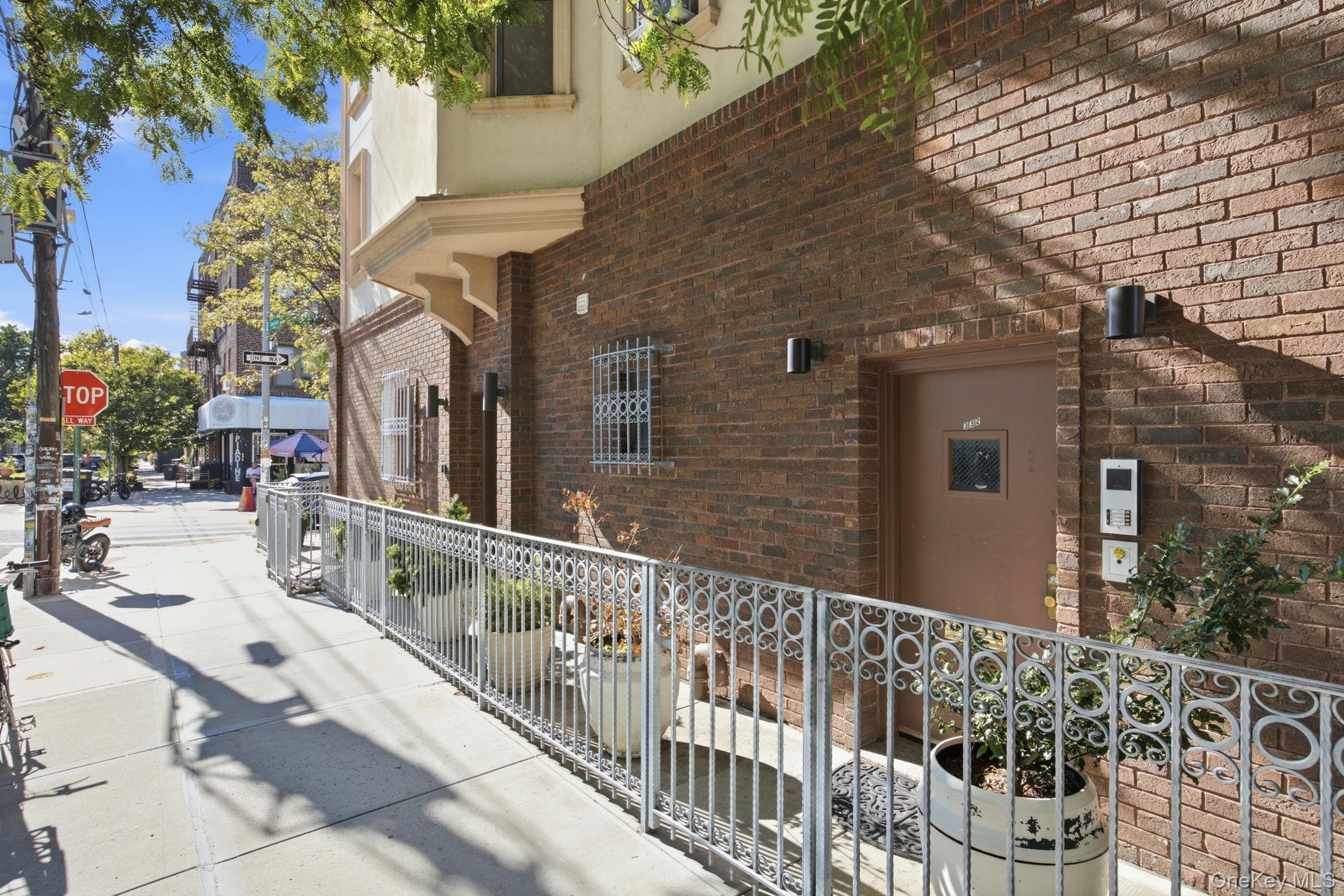 332 Manhattan Avenue