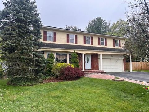 Homes For Rent - 47 Carriage Road<br/> Roslyn, NY 11576